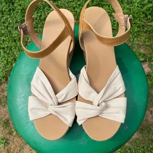 UGG Joslyn Cream Canvas & Leather Platform Wedge Sandals Size 8